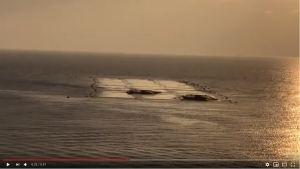 船が網の下に潜ってる！「もぐり船」（動画）詳しくは『あかし本』を